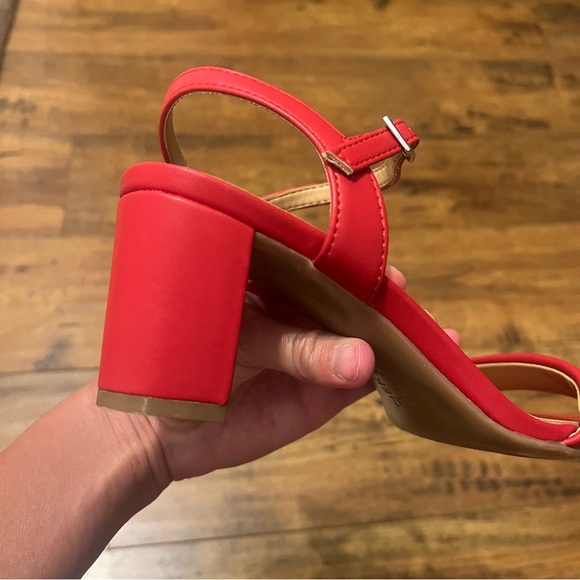 NATURALIZER Women’s Bristol Sandals Faux Red Leather Heels Size 7.5 EUC - Picture 7 of 8